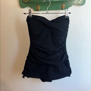 Elegant Black Strapless Swimsuit